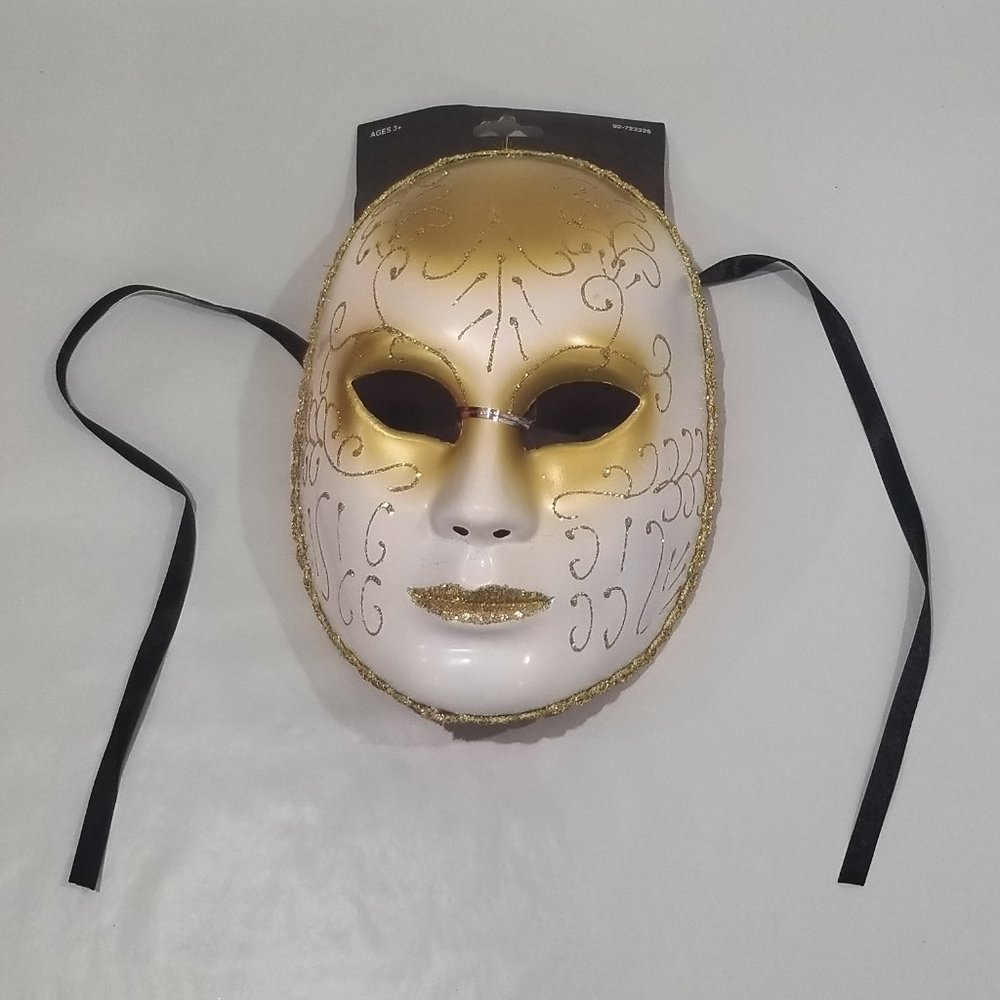 Momentum Brands - Venetian Full Face Masque - White and Gold Mask